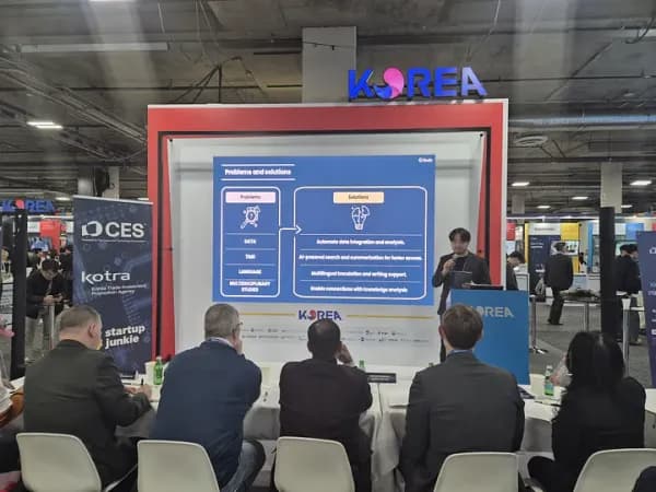 CES 2025에서의 틀루토 AI: AcademicGPT와 함께 연구 혁신을 주도하다